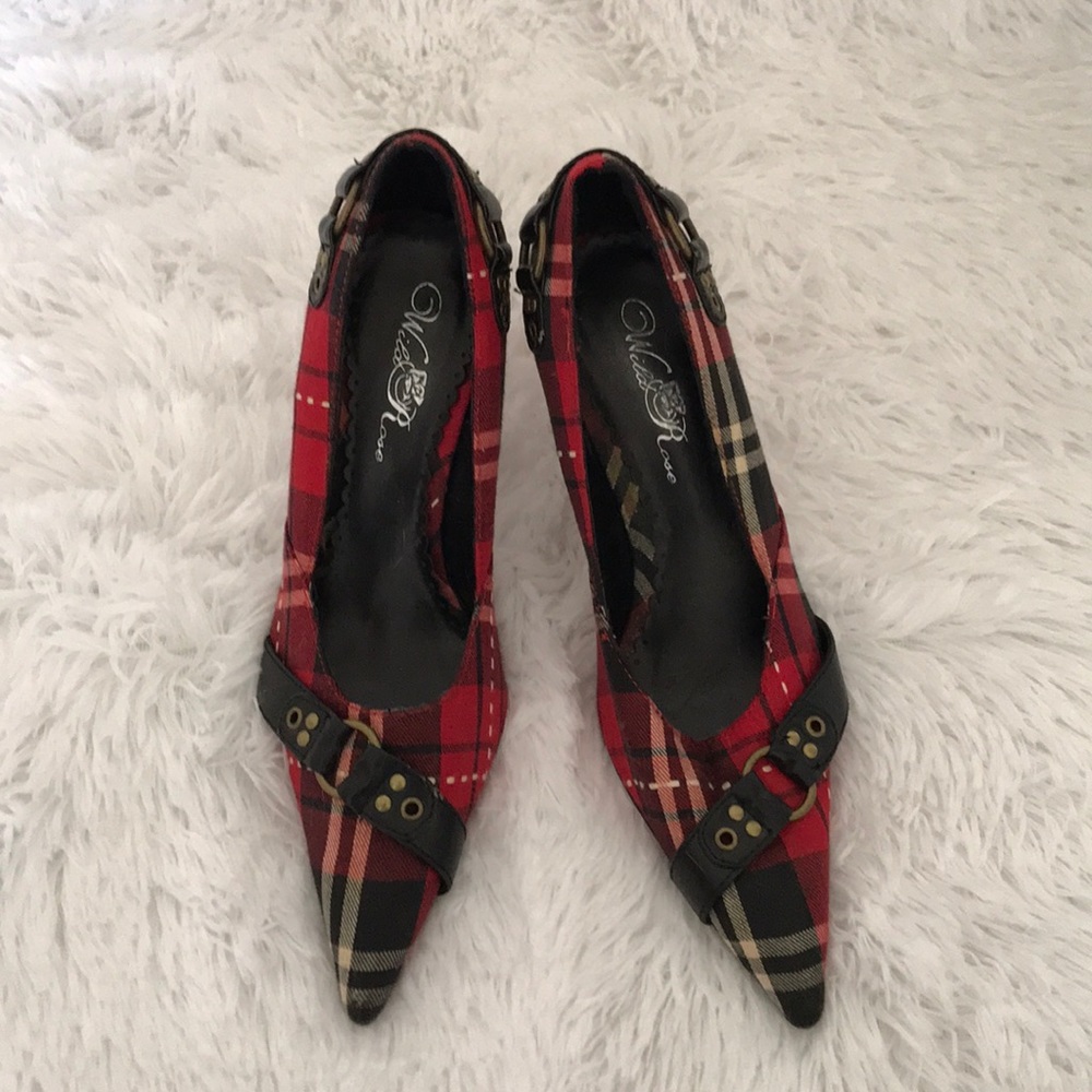 Wild Rose red plaid heels size 6
